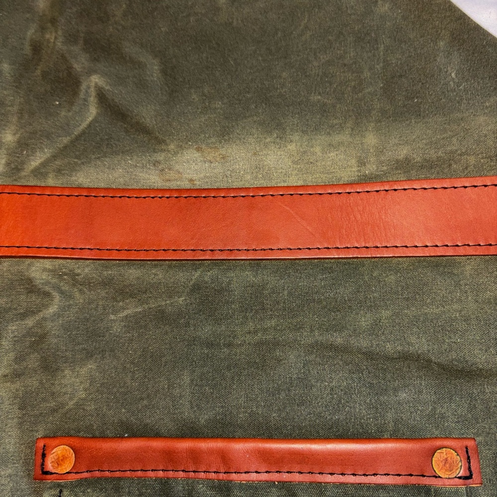 Hardmill Rugged Waxed Canvas
Apron - Olive Green Leather
Woodworking Shop Bib - Picture 7 of 7